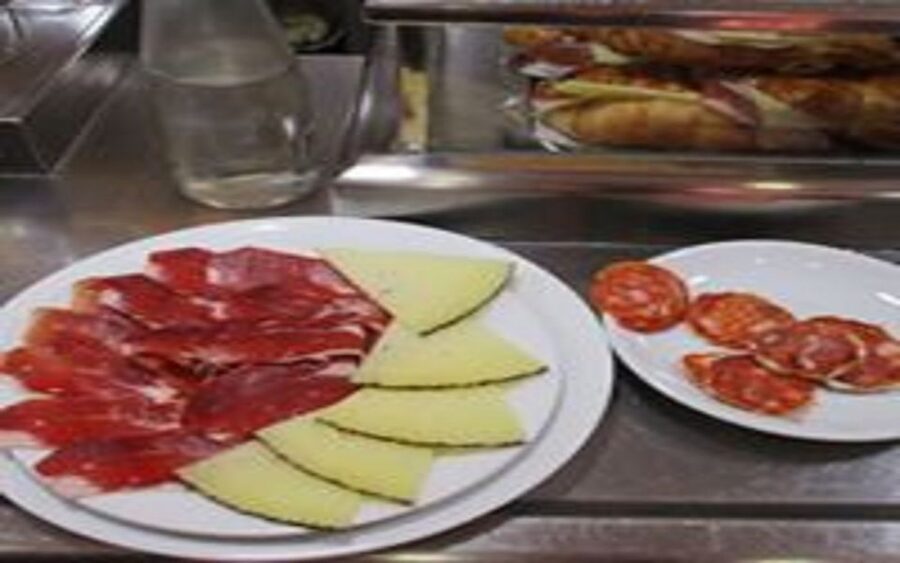 Madrid: Old Madrid Walking Food and Wine Tour - Who should book this tapas tour