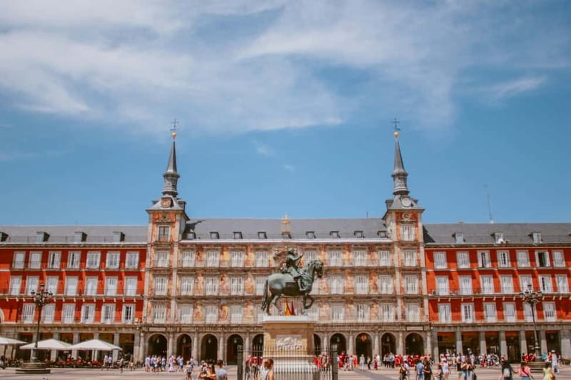 Madrid: Old Town, Poets District, and Royal Palace Tour - What this Madrid walking tour actually offers