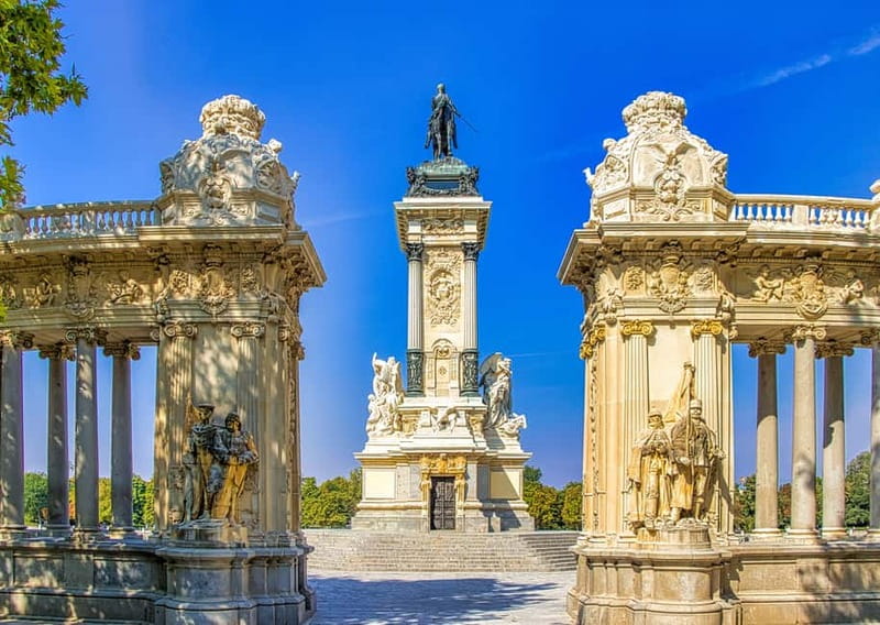 Madrid: Old Town, Poets District, and Royal Palace Tour - What the guides add to the walk
