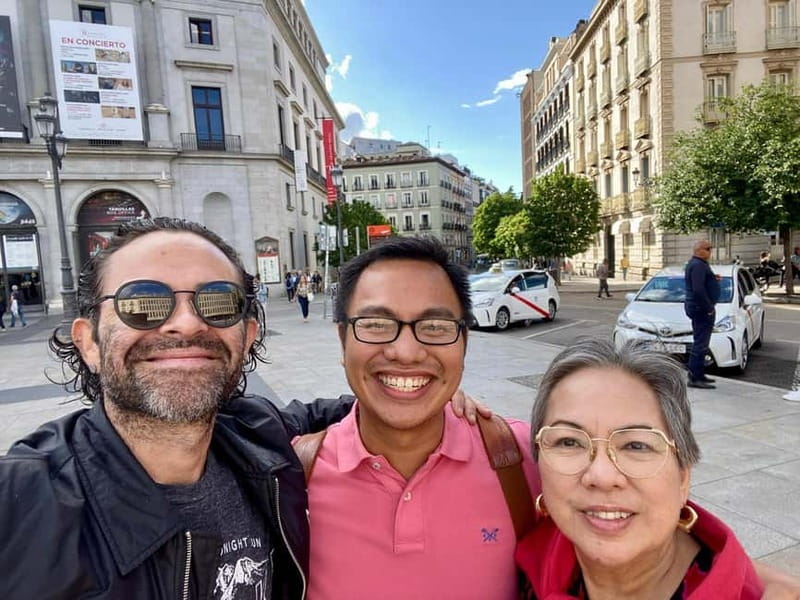 Madrid: Old Town, Poets District, and Royal Palace Tour - Plaza de Santa Ana and the city’s theatrical side