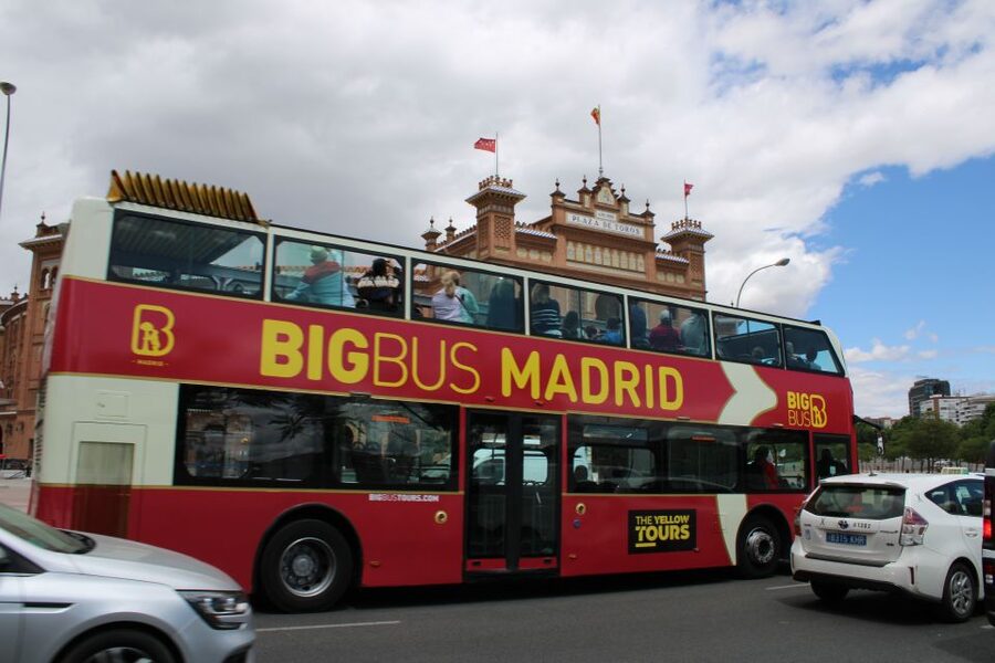 Madrid: Panoramic Open-Top Bus Day or Night Tour with Guide - Why an open-top bus works well in Madrid