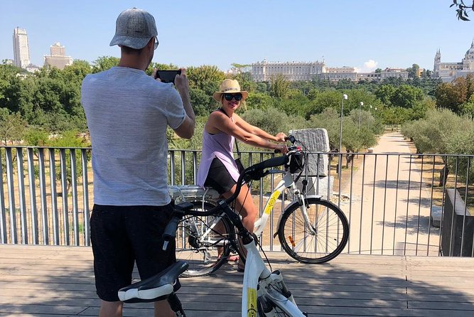 Madrid Parks Bike or e-bike Tour: Riverside & Casa de Campo - A quick royal view at the palace