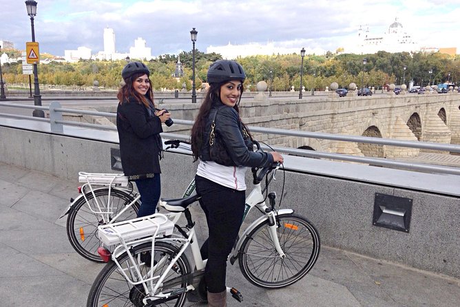 Madrid Parks Bike or e-bike Tour: Riverside & Casa de Campo - What the guide adds to the experience