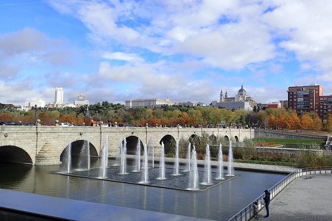 Madrid Parks & Riverside Bike Tour - The Royal Palace and Campo del Moro