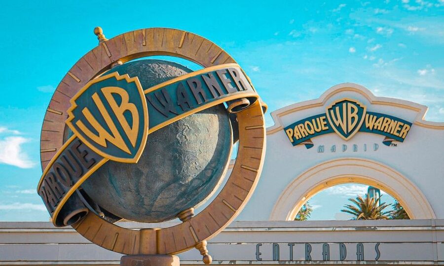 Madrid: Parque Warner Ticket and Roundtrip Transportation - Hollywood Boulevard sets the tone