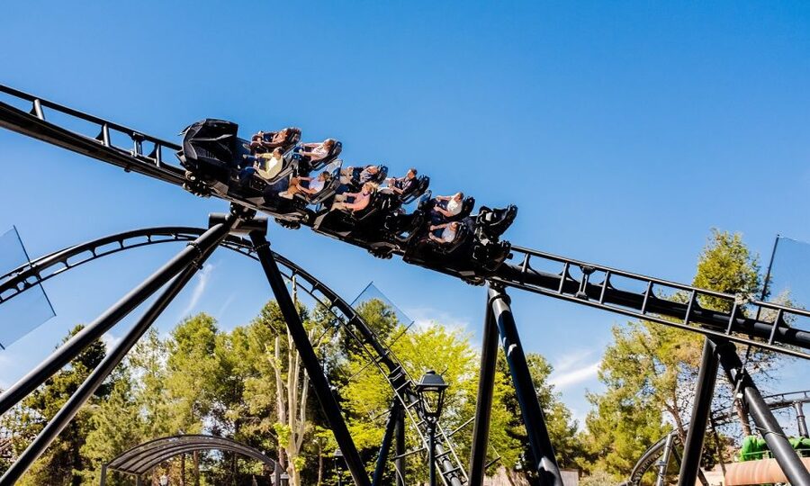Madrid: Parque Warner Ticket and Roundtrip Transportation - DC Super Heroes World brings the big thrills