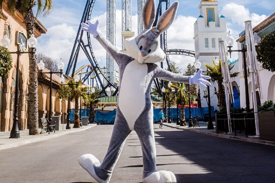 Madrid: Parque Warner Ticket and Roundtrip Transportation - Cartoon Village keeps younger riders happy