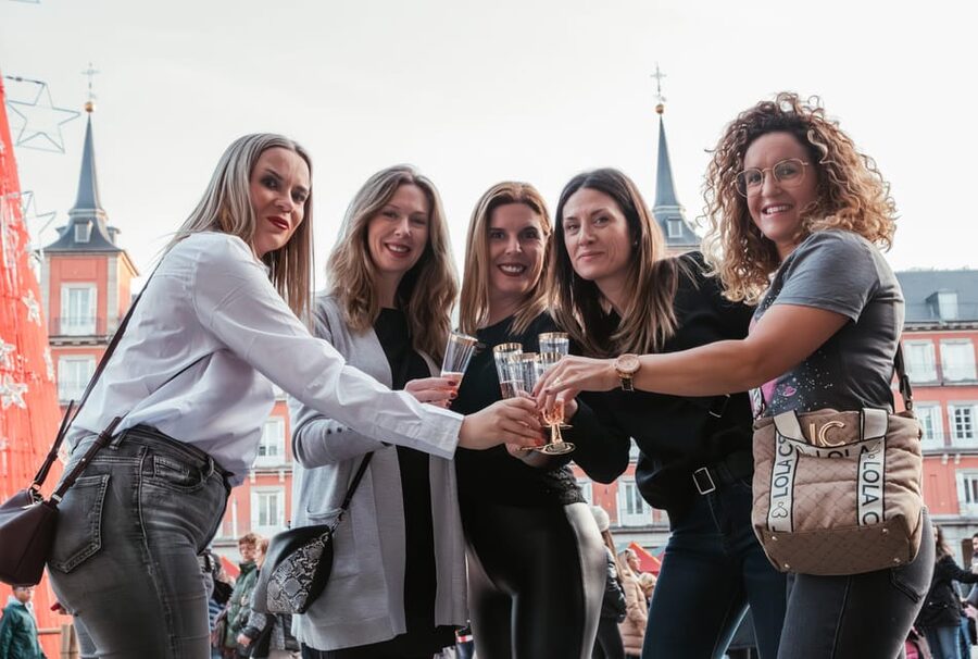 Madrid: Photoshoot in Plaza Mayor - Key points to know before booking