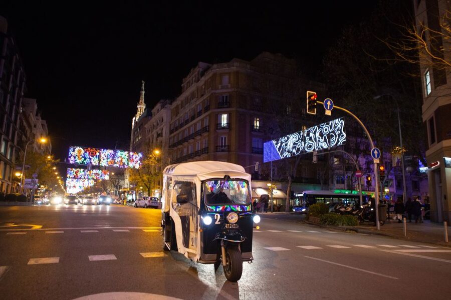 Madrid: Private Christmas Lights Tour by Eco Tuk-Tuk - What the One-Hour Format Really Means