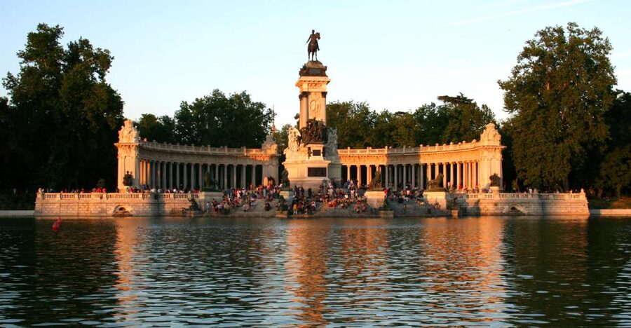 Madrid: Private Custom City Tour with Driver and Guide - The Royal Palace, Plaza Mayor, and Plaza de la Villa