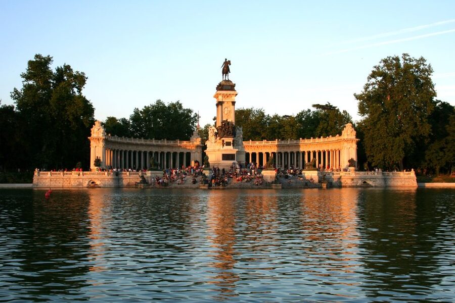 Madrid: Private Custom City Tour with Driver and Guide - Retiro Park and Plaza Colón