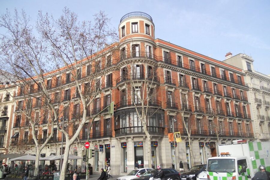 Madrid: Private Custom City Tour with Driver and Guide - Guide quality and language choices
