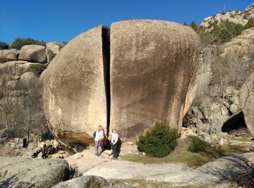 Madrid: Private Hiking Tour in La Pedriza NP with Transport - A picnic break among the pines