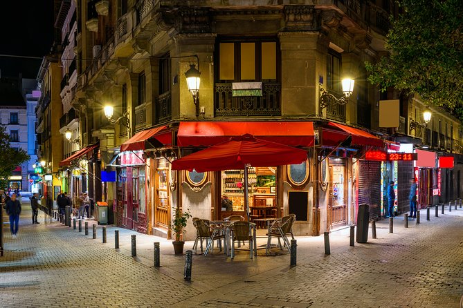 Madrid Private Night Walking Custom Tour with Tapa and a Drink - The Tapas and Drink Stop