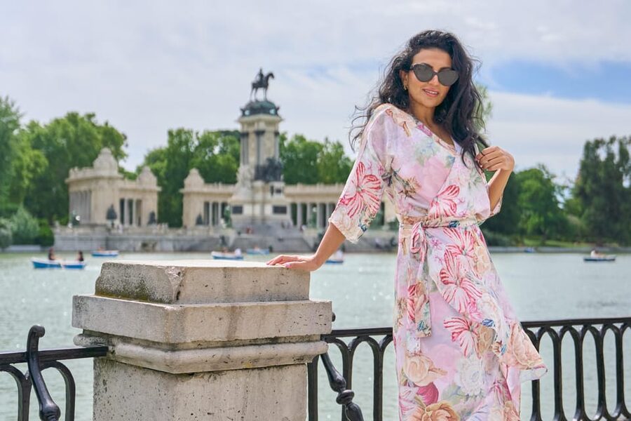 Madrid: Private Photoshoot at the Retiro Park - Accessibility and group size