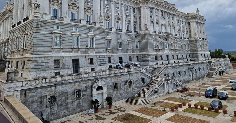 Madrid Private tour: Royal Palace & Cathedral & Old city - Why the Royal Palace is worth making the centerpiece