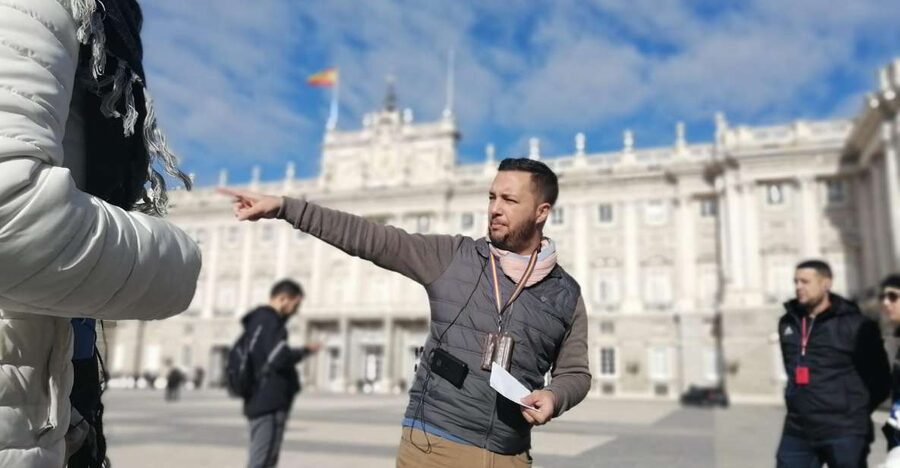 Madrid: Private Walking tour 2,5 hours or 5 hours - From Muslim Madrid to the Habsburg street plan