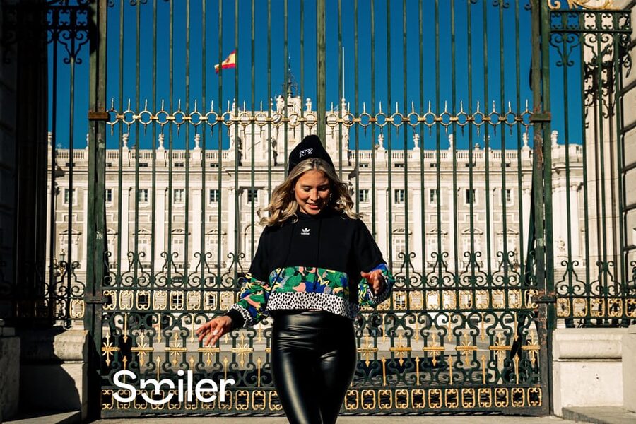 Madrid: Professional photoshoot at The Royal Palace - Photographing the Royal Palace facade