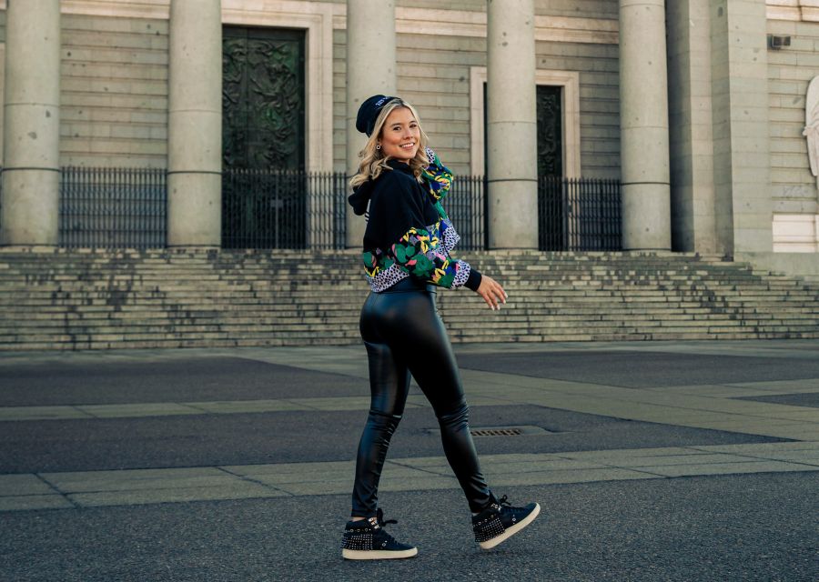 Madrid: Professional photoshoot at The Royal Palace - Is $77 good value for a group of eight?