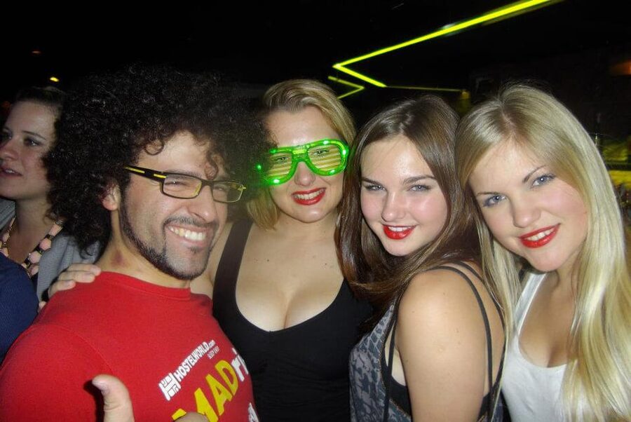 Madrid: Pub Crawl Madrid Running since 2005 Bar Exploration - Who will enjoy this Madrid night out