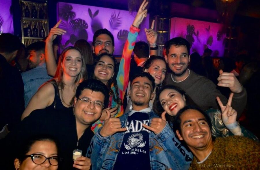 Madrid: PUBCRAWL Ruta de Bares y Fiesta por Madrid - Planet Club: keeping the group together