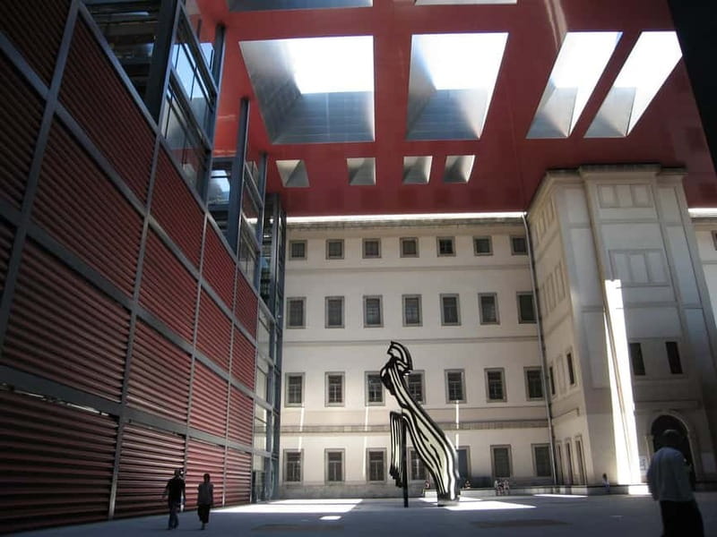 Madrid: Reina Sofía Museum Guided Tour, Small Group - How the small-group setup affects the visit