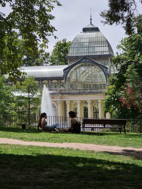 Madrid: Retiro Park Guided Tour with a Photographer - The café break and the value of a slower pace