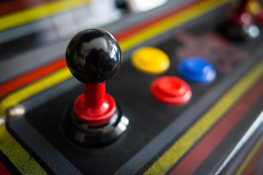 Madrid: Retro Escape Room "HEX Game" - The 15-minute briefing and story setup