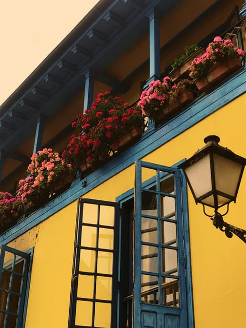 Madrid Retro Tour 120 min, old town, modern Madrid + surprise destination - Is $258 good value for three people?