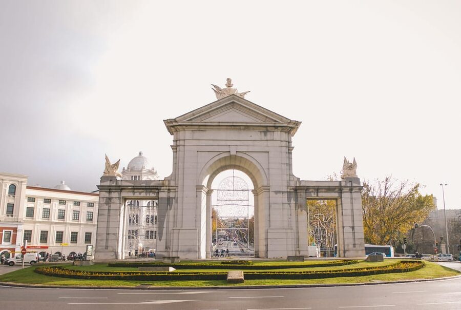 Madrid Retro Tour 120 min, old town, modern Madrid + surprise destination - Atocha, the Prado, and Los Jerónimos