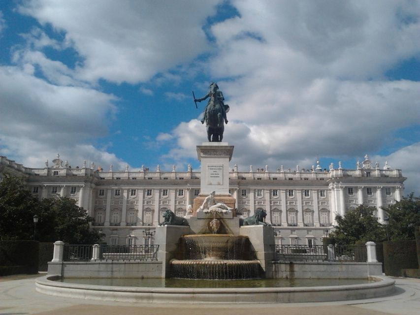 Madrid: Royal Palace and Almudena Cathedral Small-Group Tour - Key points to know before booking
