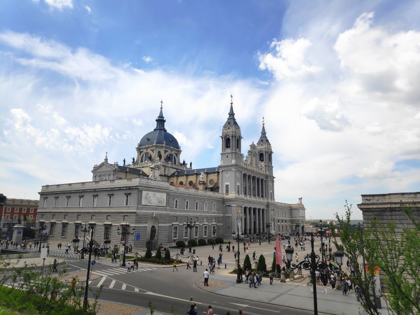 Madrid: Royal Palace and Almudena Cathedral Small-Group Tour - Crossing the Plaza de la Armería to the Royal Palace