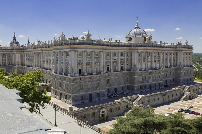 Madrid: Royal Palace Expert Guided Tour with Optional Tapas - Sabatini Gardens and the palace exterior