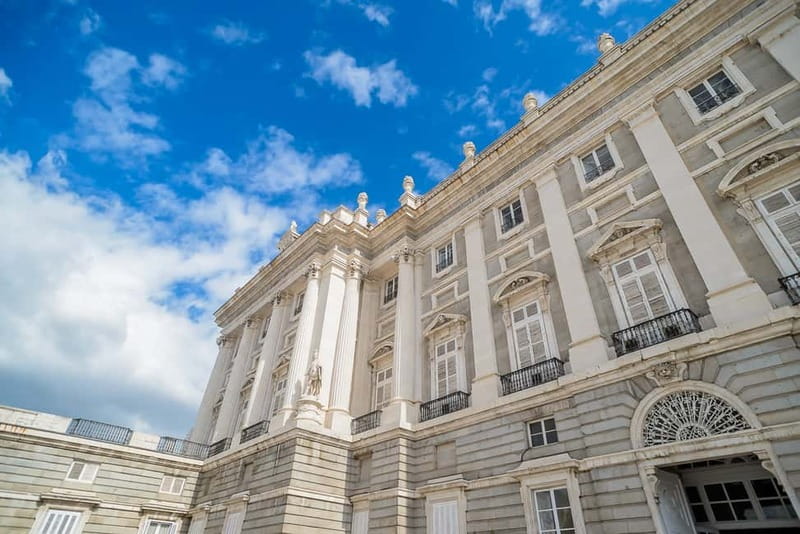 Madrid: Royal Palace Expert Guided Tour with Skip-the-Line - Language, mobility, and group considerations