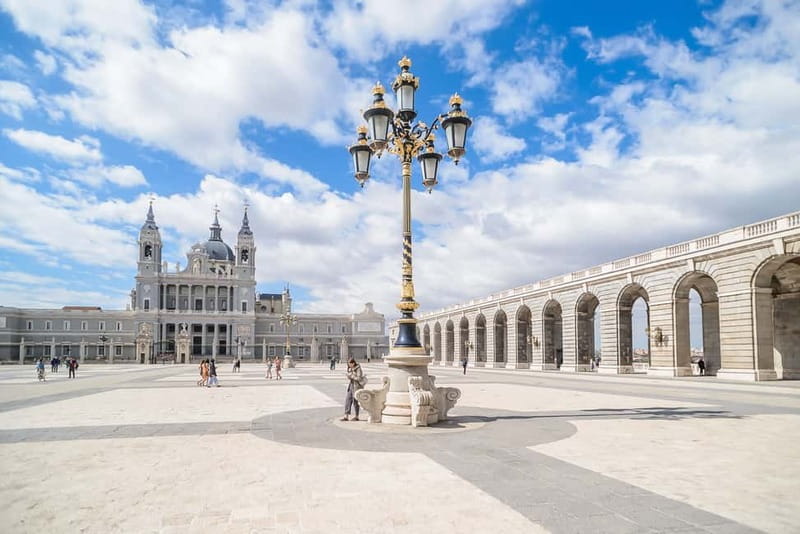 Madrid: Royal Palace Expert Guided Tour with Skip-the-Line - The Banquet Hall and royal display