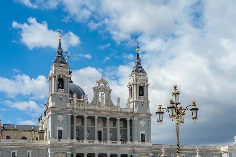 Madrid: Royal Palace Expert Guided Tour with Skip-the-Line - The Royal Gardens after the guided visit