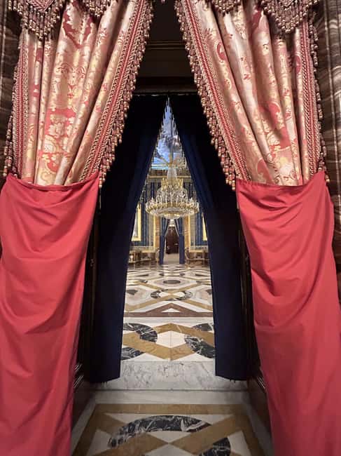 Madrid: Royal Palace Guided Shared Group Tour - Salón de las Columnas and the public side of royalty