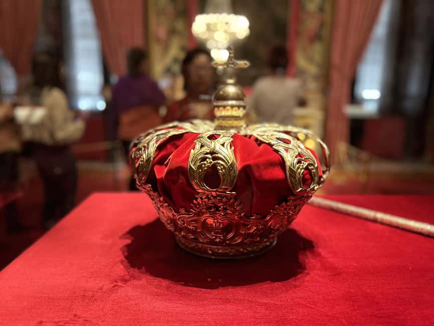 Madrid: Royal Palace Guided Shared Group Tour - Starting at the Statue of Philip IV