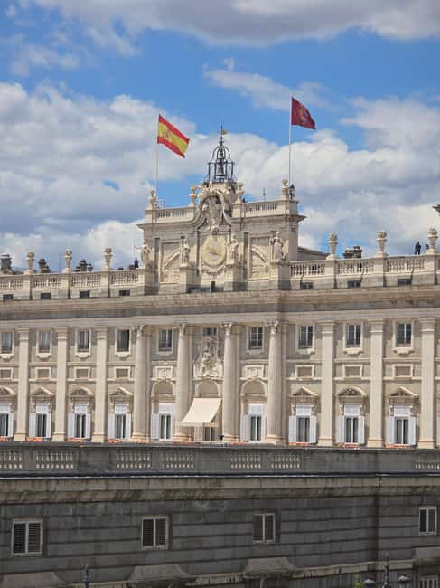 Madrid: Royal Palace Guided Tour w/ Skip-the-Line Entry - From the former Alcazar to the 18th-century palace