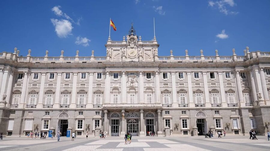 Madrid: Royal Palace Guided Tour with Entry Ticket - Who should book this tour?