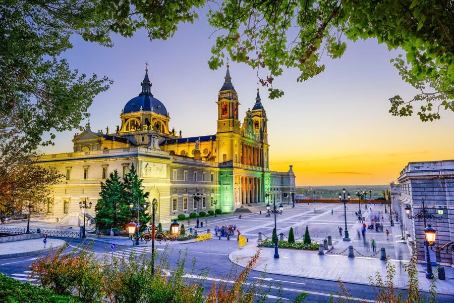 Madrid: Royal Palace Guided Tour with Entry Ticket - Plaza de Oriente and the approach to the palace