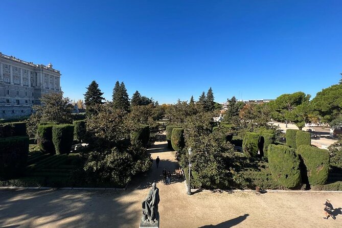Madrid: Royal Palace Guided Tour with Skip the Line Ticket - Grand rooms, royal symbols, and stories that stick