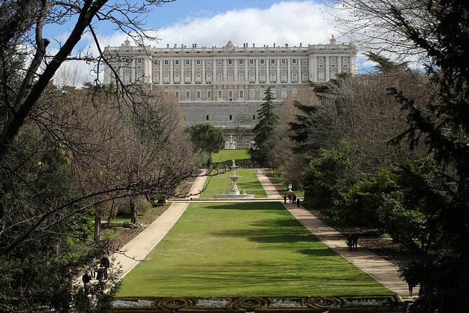 Madrid: Royal Palace Guided Tour with Skip the Line Ticket - Passing through security and using skip-the-line entry