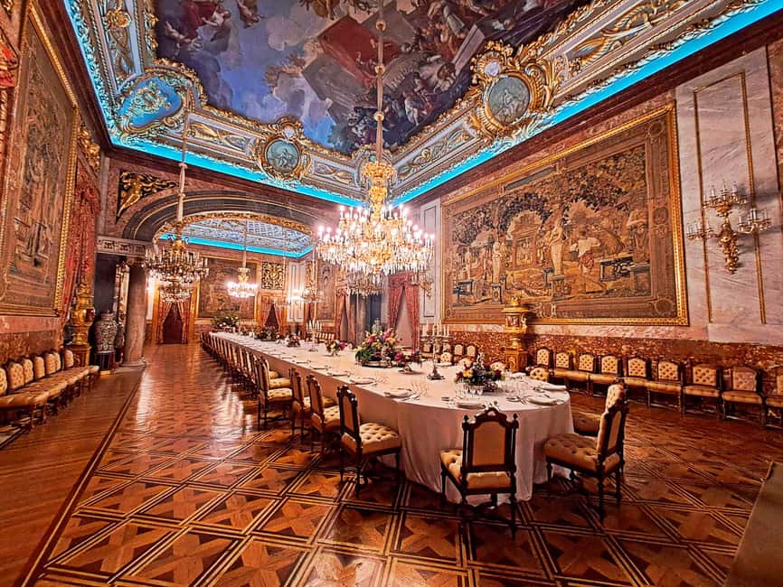 Madrid Royal Palace & Prado Museum + hotel pick-up & tickets - Private transport to the Prado Museum