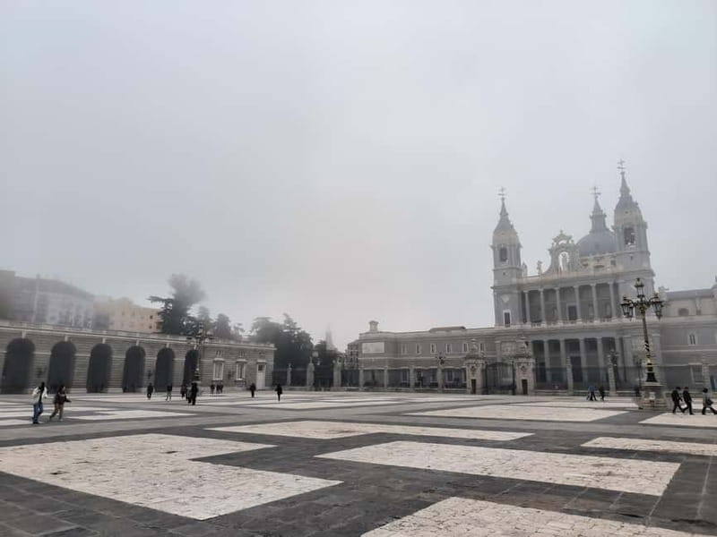 Madrid: Royal Palace Private Tour with Tickets - Languages, access, and what to carry