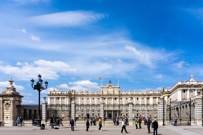 Madrid Royal Palace Professional Guided Tour with Skip the Line - Entering the Royal Palace with timed tickets