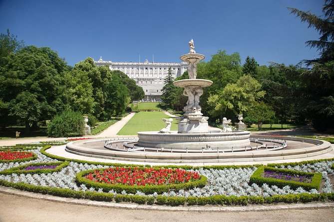 Madrid Royal Palace Professional Guided Tour with Skip the Line - Tiepolo’s ceiling paintings and the art overhead