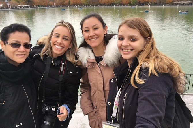 Madrid Royal Palace & Retiro Park Tour with Optional Tapas - What to expect from a bilingual group