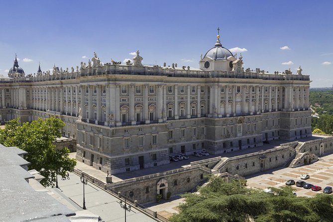 Madrid Royal Palace & Retiro Park Tour with Optional Tapas - Walking, timing, and group comfort