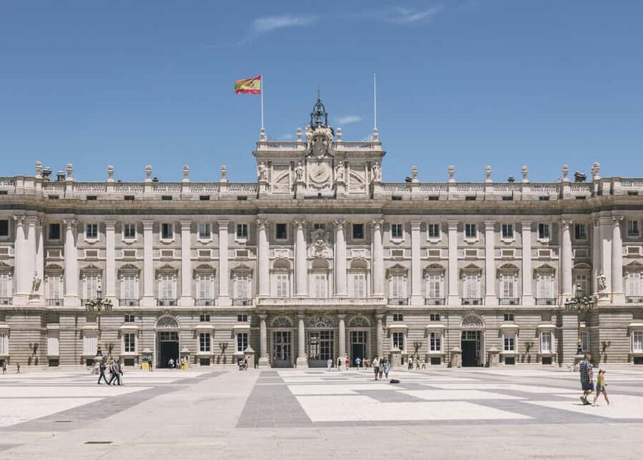 Madrid: Royal Palace Skip-the-Line Entry with Audio Guide - How the 1.5-hour schedule works for you